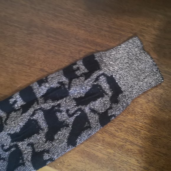 3/$20 H&M black cat pullover sweater - Picture 4 of 12